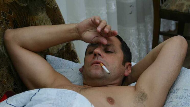 [Oldje] - Smoking Gun: Old Man and Young Brunette