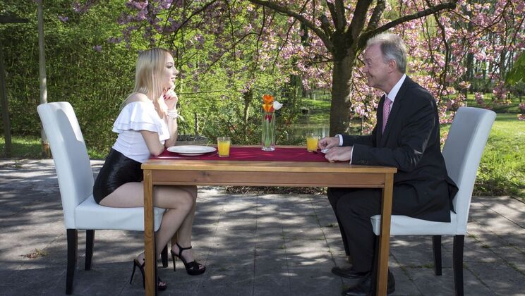 [Oldje] - Missionary Meet-Up: Natural Tits & Cumshot