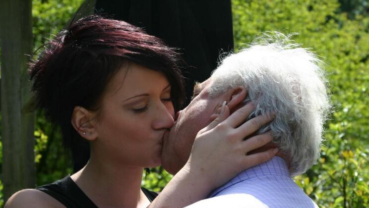 [Oldje] - Deepthroat and Cum Swallowing in Outdoor Sex - Carmen Blue - Willie