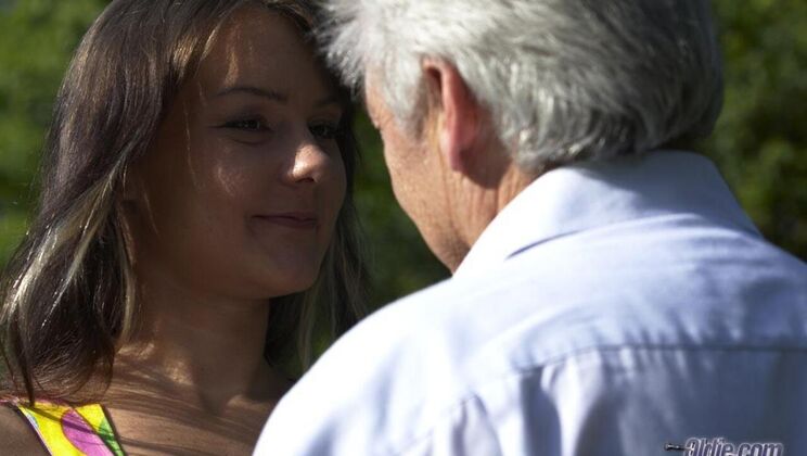 [Oldje] - Park Fuck - Blowjob, 69, and More with Jeydah - Gustavo - Jeydah