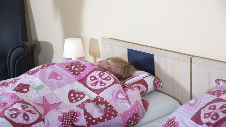 [Oldje] - Kissing and Blowjob with Freya Dee and Felix