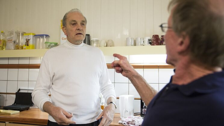 [Oldje] - Cumshot on Maid's Tits in Bikini - John - David - Teressa Bizarre