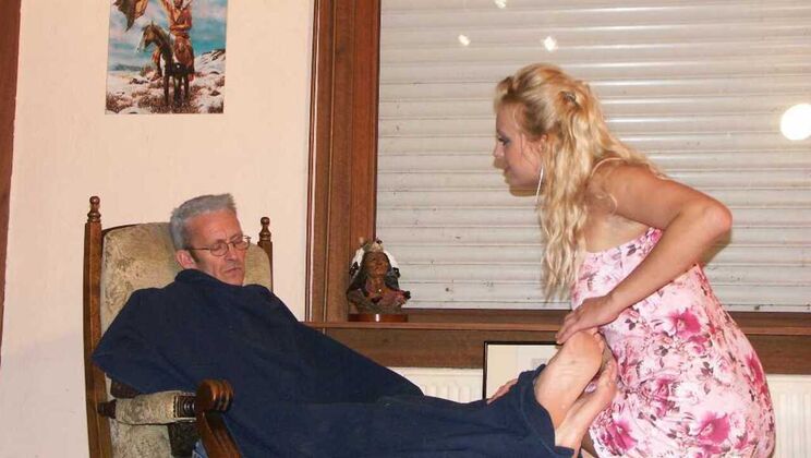 Blowjob Bonanza: Vicentia's Skills on Display