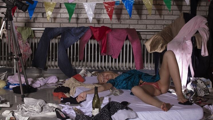 [Oldje] - The Incredibly Hot Messy Girl