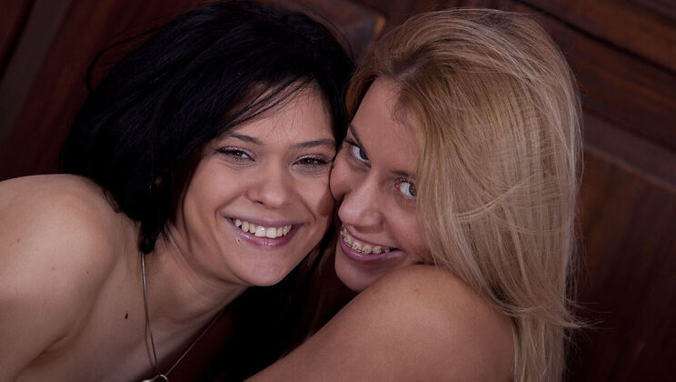 [Oldje] - Fingering and Pussy Licking in a Lesbian Threesome - Nikky Thorne - Neil - Miho Lechter