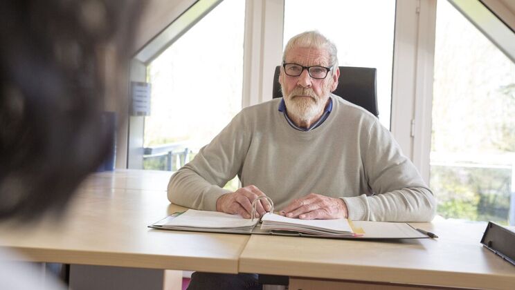 [Oldje] - Teacher Mia Navarro is Horny