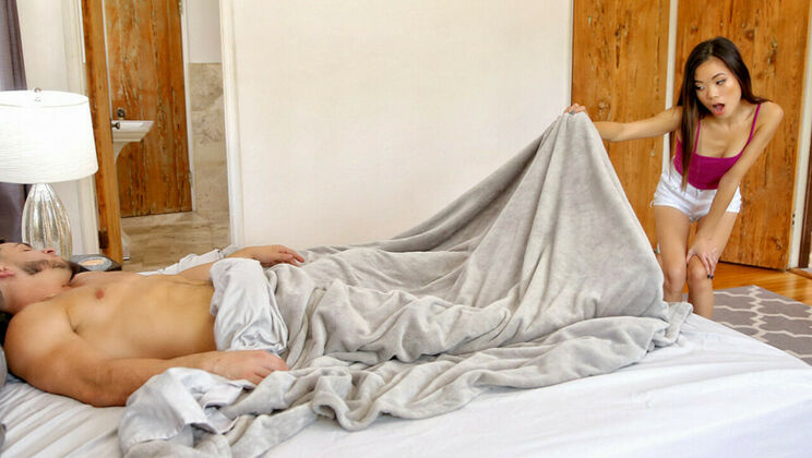 [SpyFam] - Stepbrother Seduced by Vina Sky's Charm - Vina Sky