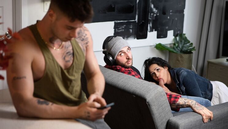 [TransAngels] - Wet and Wild with Isabella Gomez