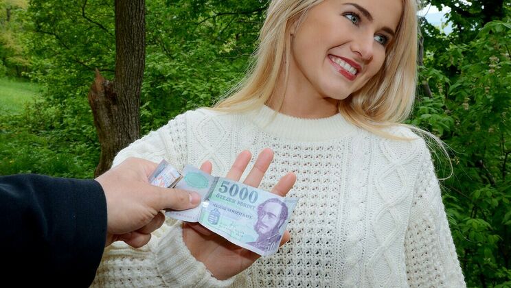 [PublicPickups] - Outdoor Blowjob with Blonde Hottie - Aisha