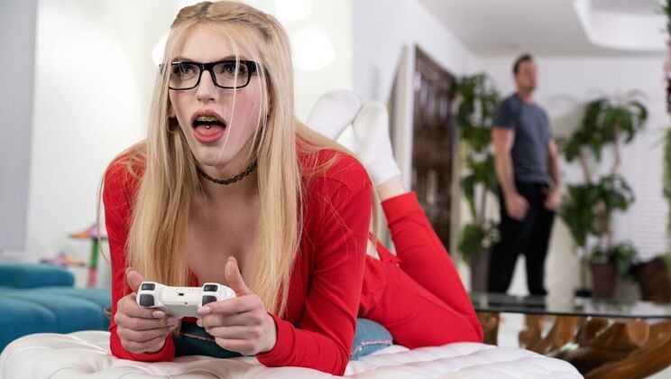 [TransAngels] - Gamer Girl with Short Hair Gets Creampied - Tony Orlando - Pierce Paris - Izzy Wilde
