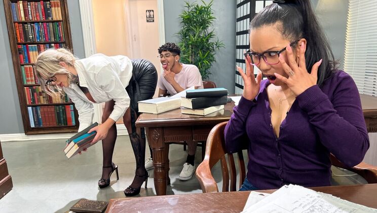 [LilHumpers] - Christina Savoy's Big Ass Bounces on Diego Perez's Cock