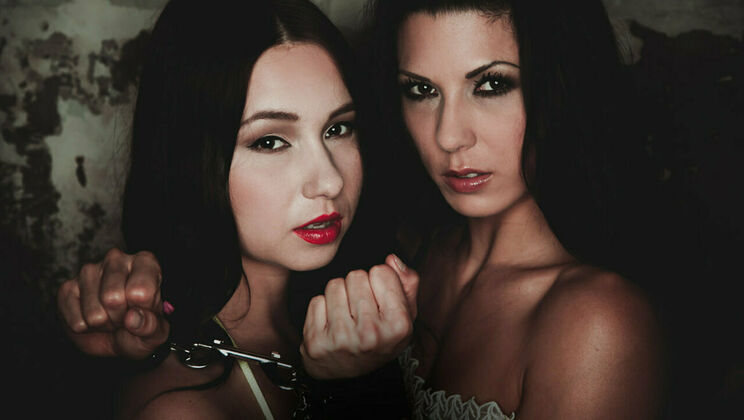 [SexArt] - Dutch Close Up: Fingering and Kissing - Taylor Sands - Alexa Tomas