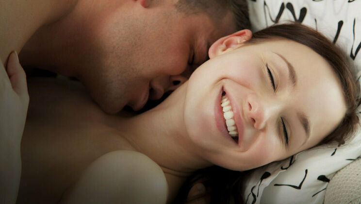 [SexArt] - Taylor Sands' Tan Lines Highlight Her Sexy Body - Taylor Sands - Juan Lucho