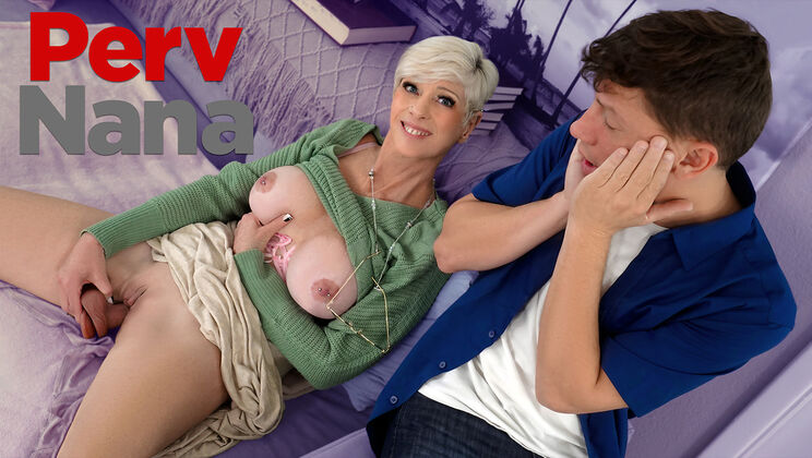 Pierced Blonde Foxxxy Darlin Goes Down on Rion King