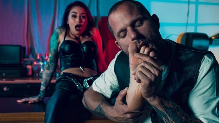 Fetish Bar Scene: Feet, Hair Pulling, Spanking Sex