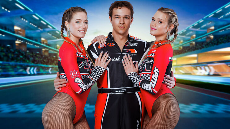 [StepSiblings] - Lesbian Pussy Licking Turns into Hardcore Threesome with Facial - River Lynn - Jayden Marcos - Chloe Rose